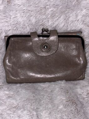 Hobo Vintage Grey Wallet with Kisslock